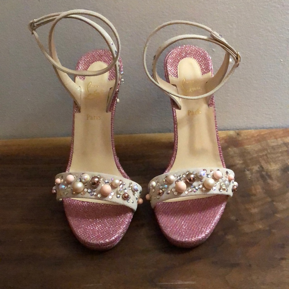 NWT Christian Louboutin